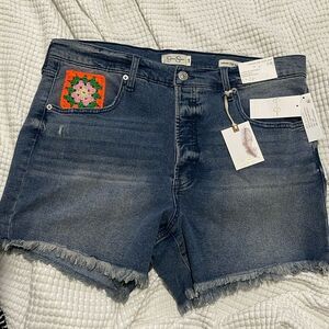 NWT- Jessica Simpson- 16W & 20W. Infinite High Waist Cut Off Short